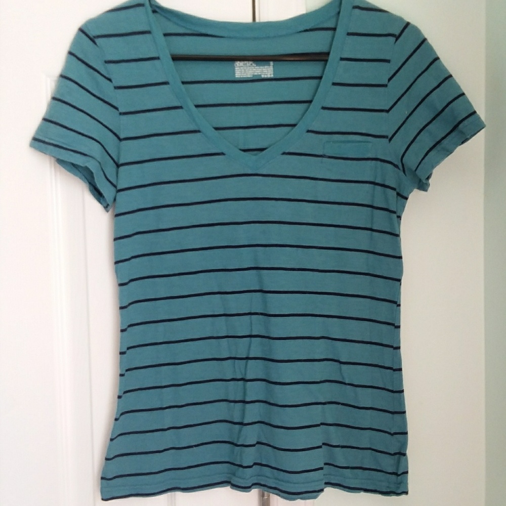 Soft grey-green striped v neck crop sleeve